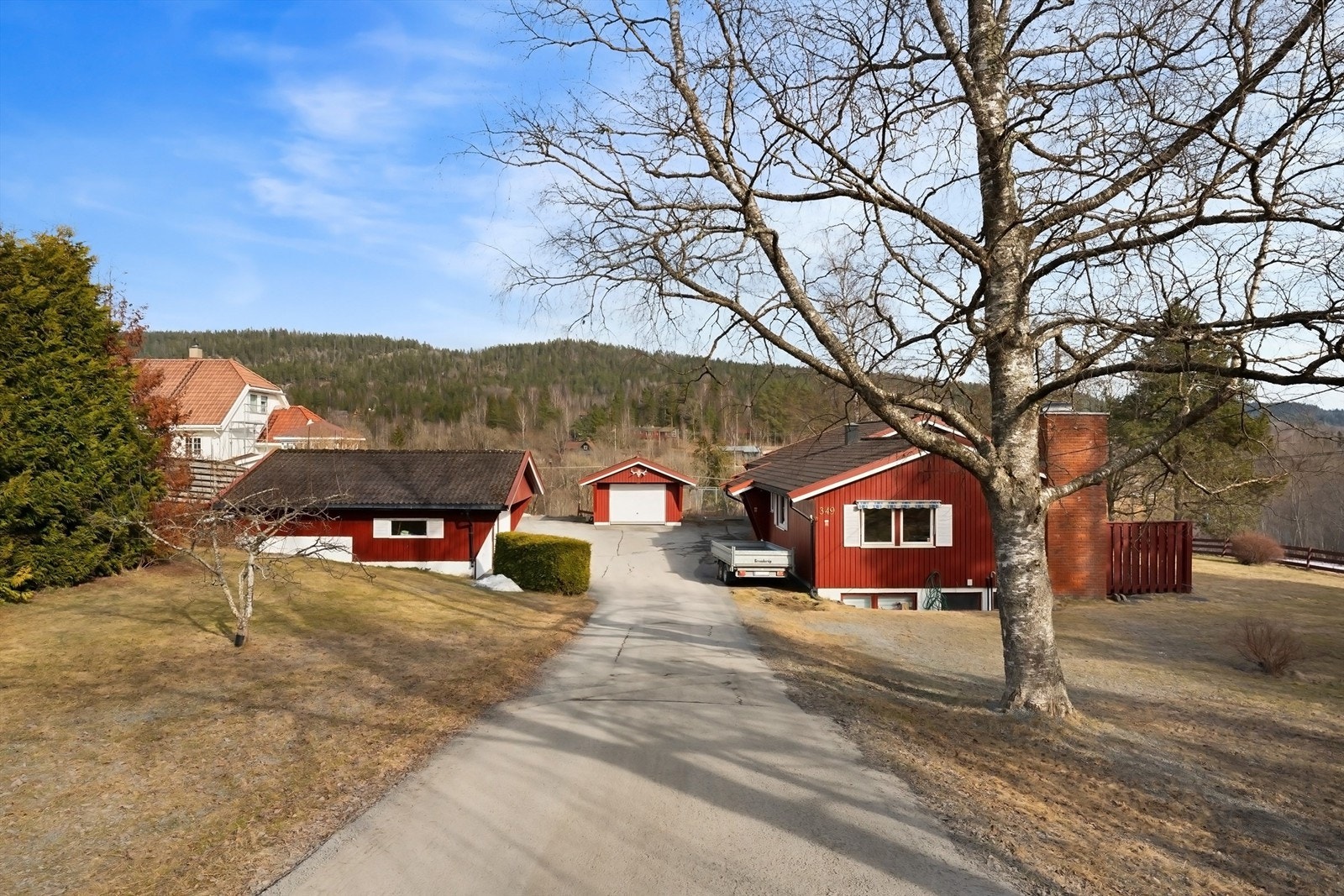 Velkommen til Lommedalsveien 349 - En sjelden kombinasjon av natur, nærhet og familiefasiliteter! Galleribilde