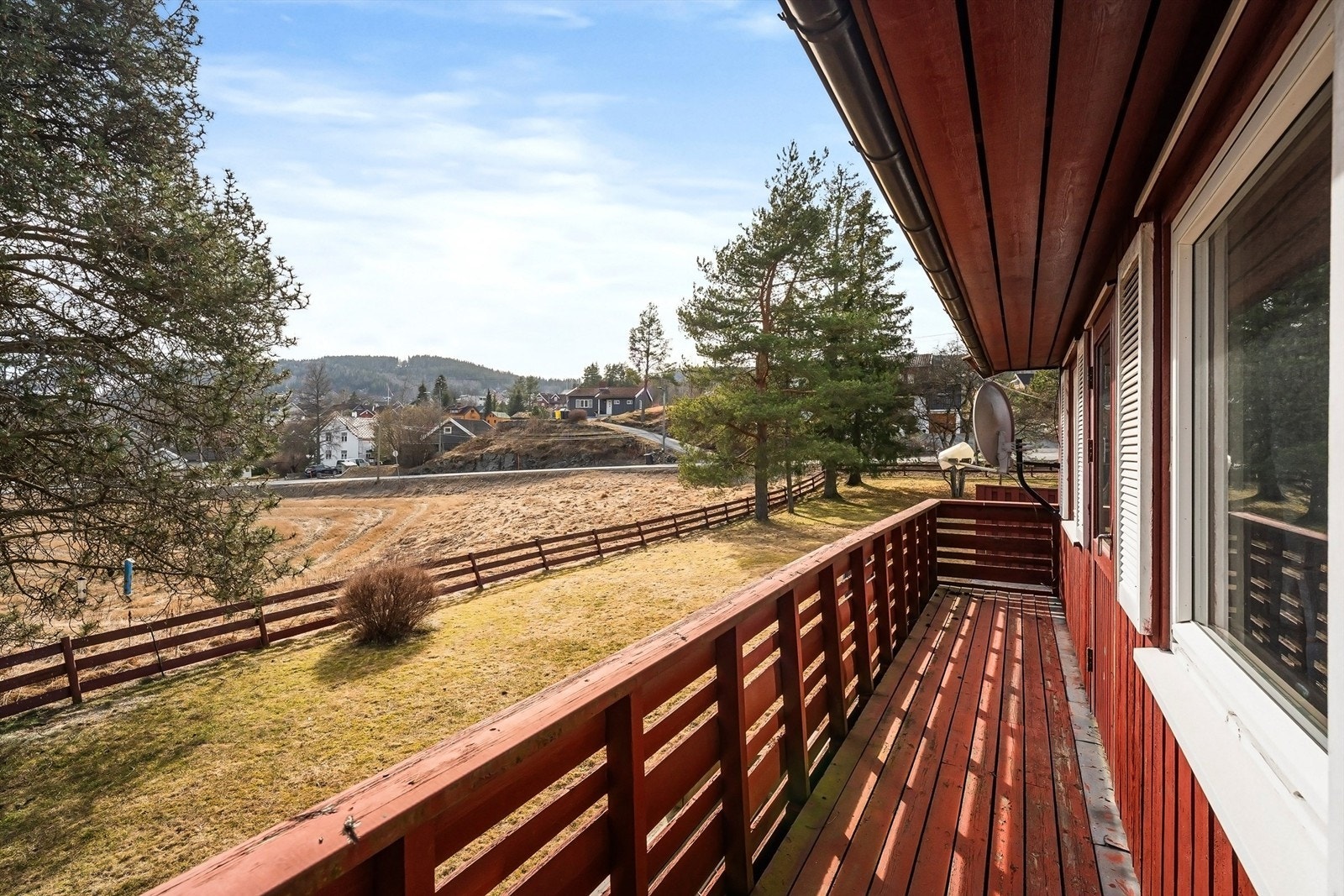 Herlig og solrik veranda med utgang fra soverom Galleribilde