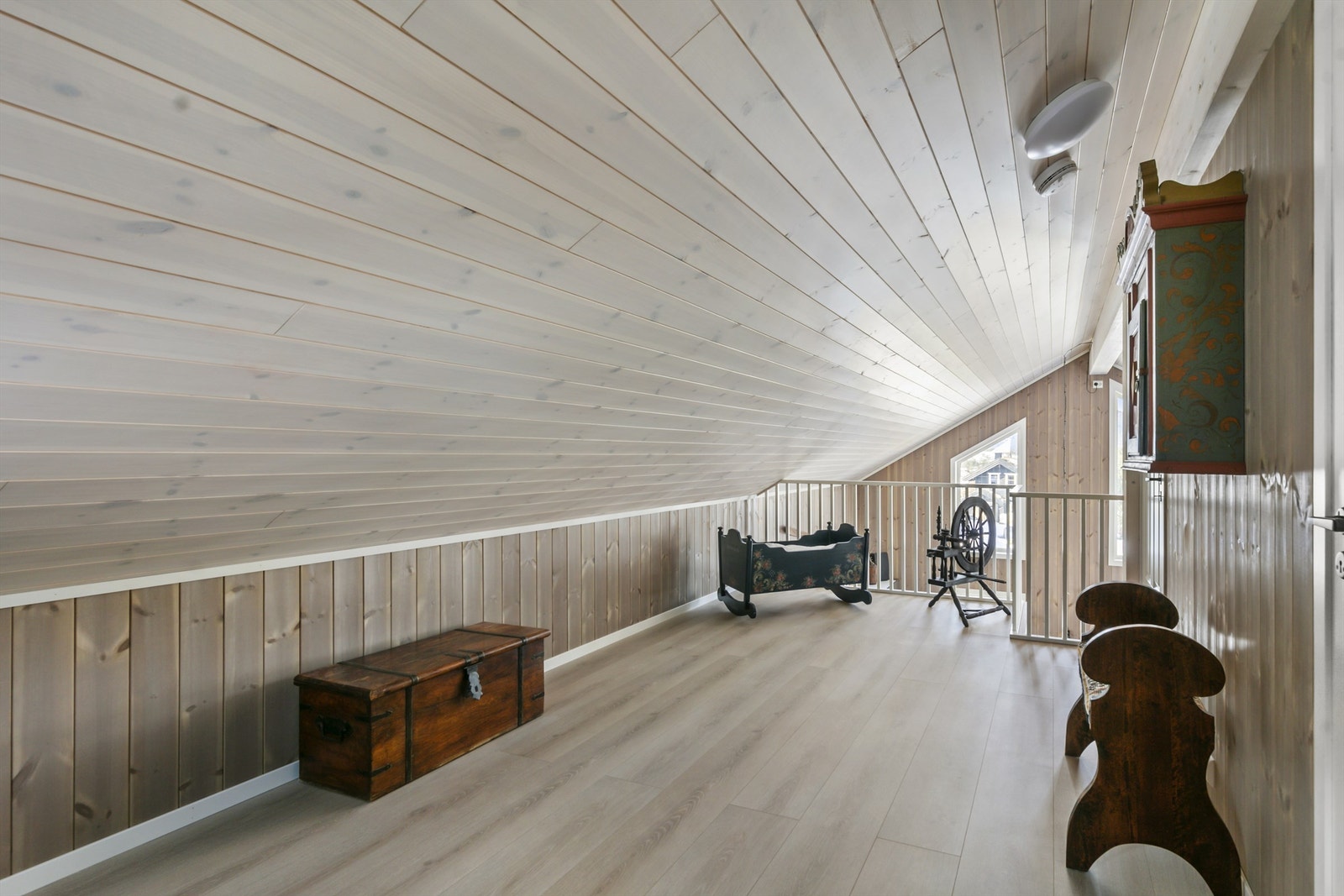 Loftsstue er praktisk, spesielt for de med ungdommer i hus Galleribilde