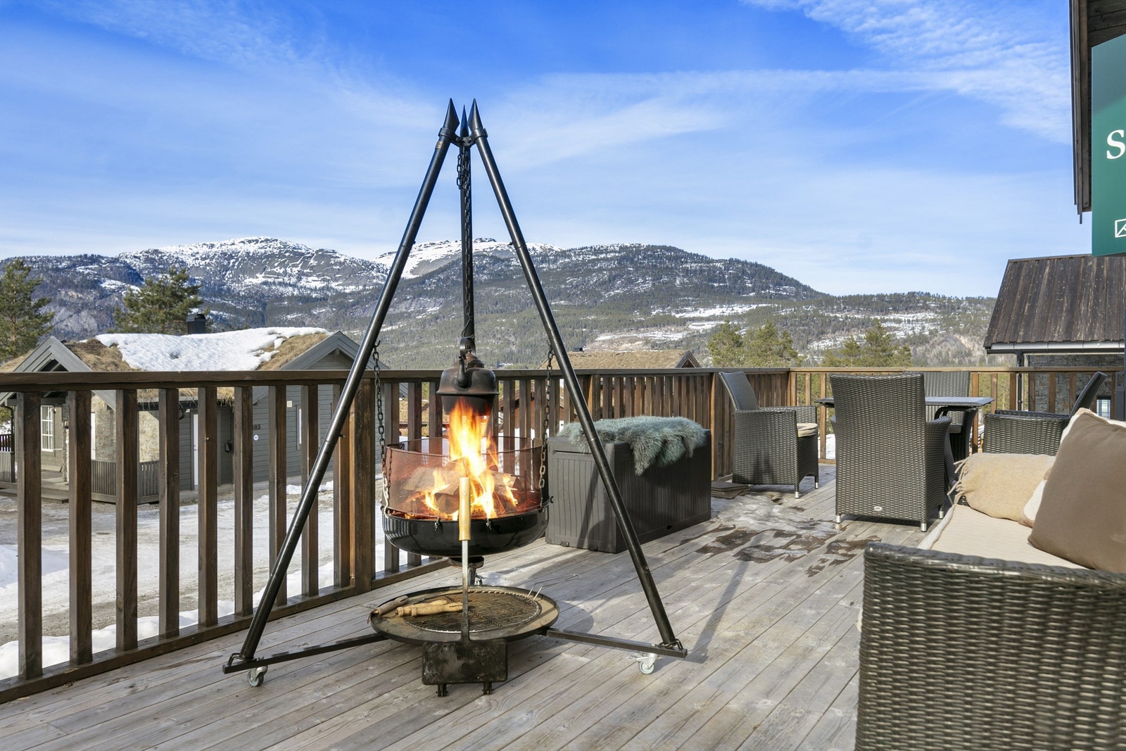 Her er duket for hygge i solrike omgivelser - sommer som vinter! Galleribilde