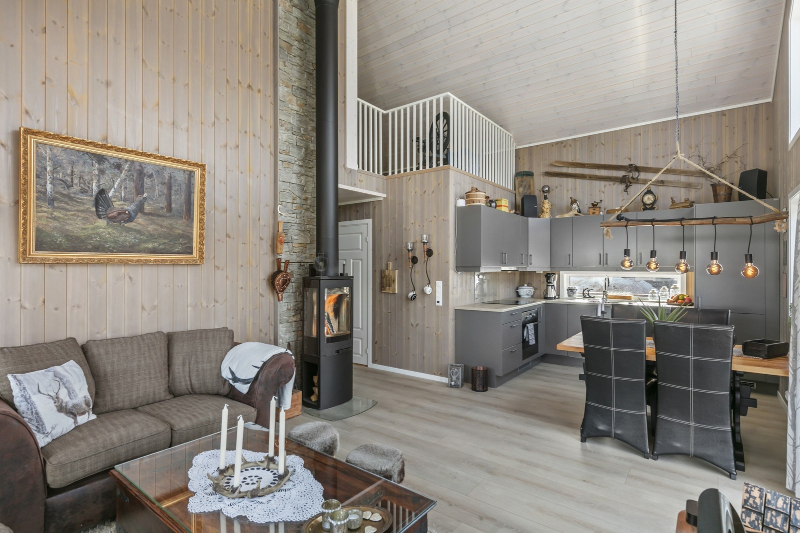 Åpent mot loftsstuen Galleribilde