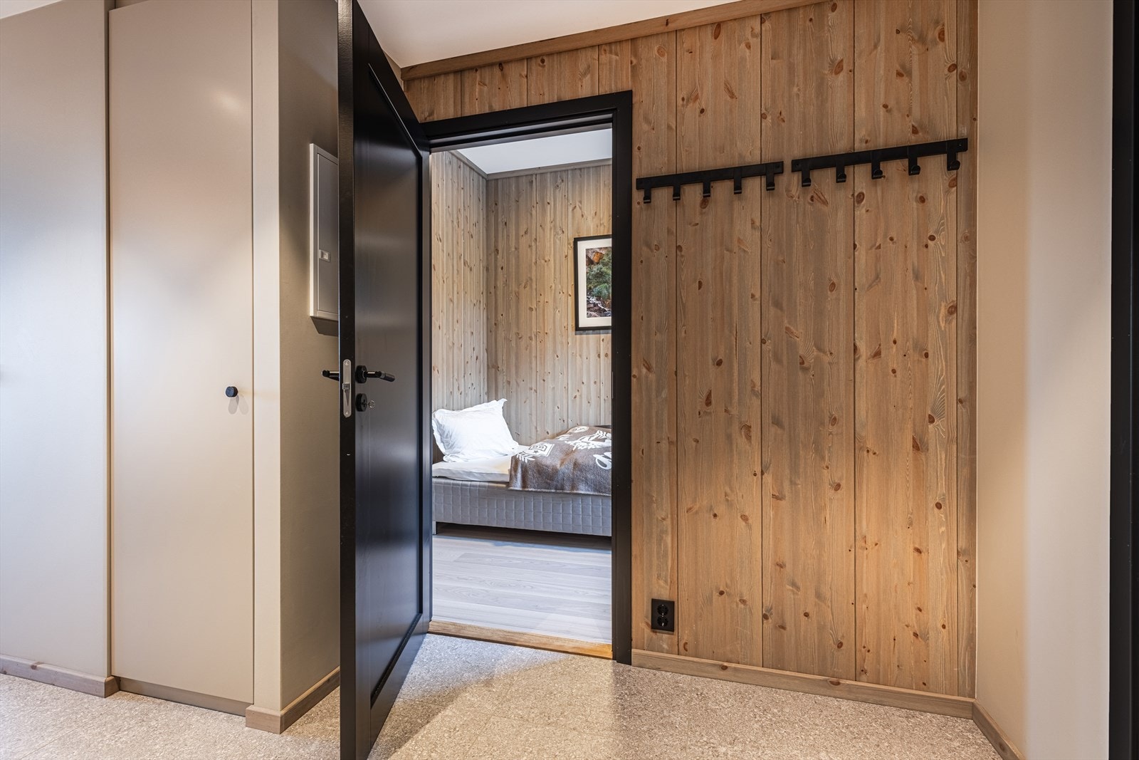 Gang med knagger. Galleribilde