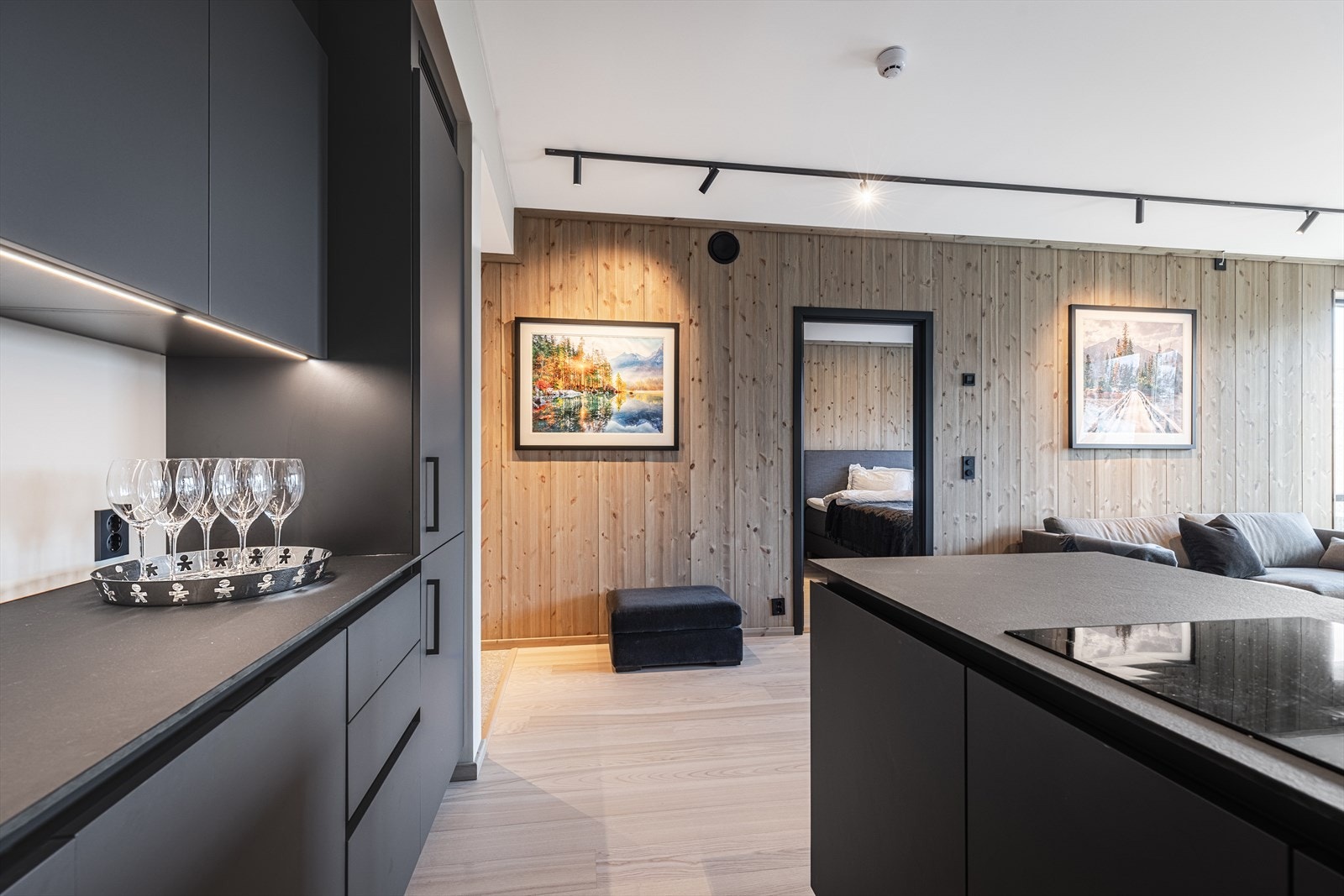 Fra kjøkken mot gang og soverom. Galleribilde