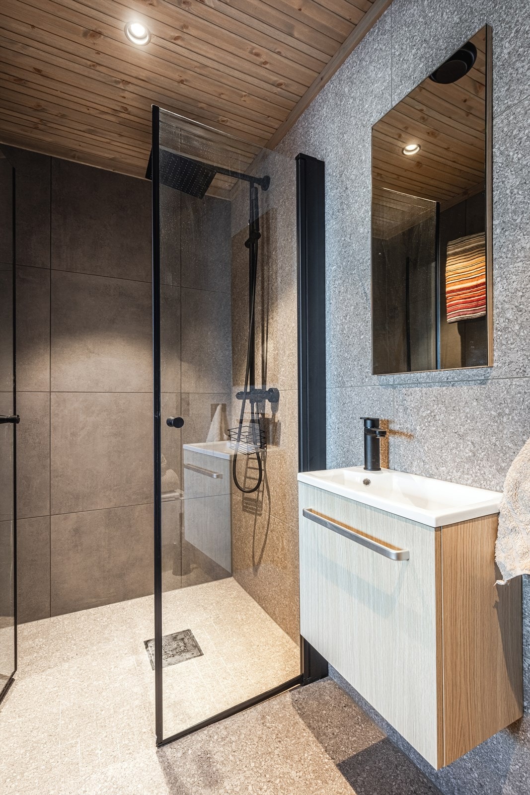 Baderom nr 1 tilknyttet hovedsoverom. Galleribilde