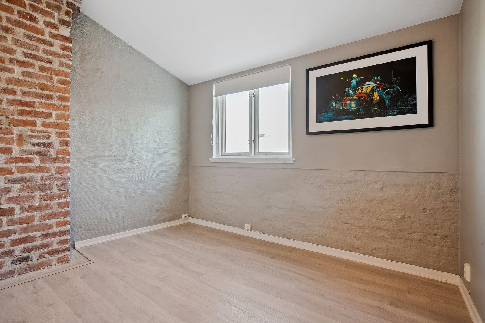 Soverom 2 er romslig og egner seg som både ekstra soverom/gjesterom, eller kontor. Galleribilde