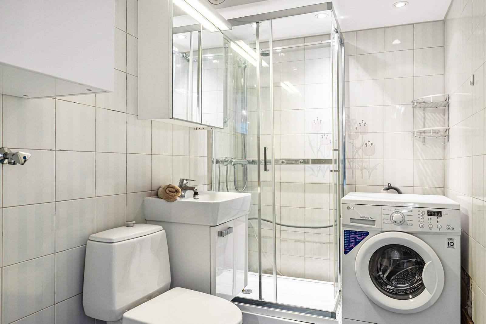 Baderom med TG3. Styret opplyser om at badet ikke er i godkjent stand slik det er i dag. Det må rehabiliteres. Galleribilde