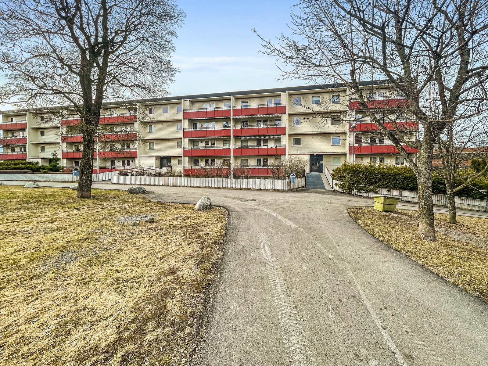 Fasade og inngangsparti. Galleribilde