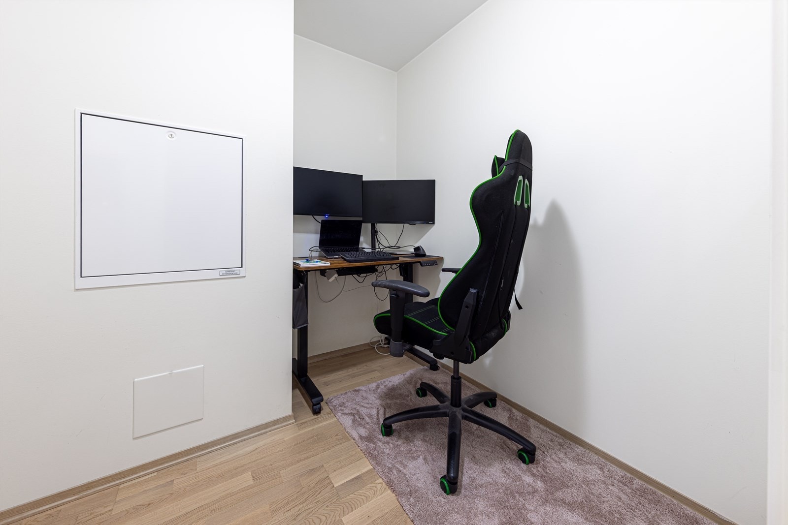 Praktisk innvendig bod som også kan benyttes som kontor Galleribilde