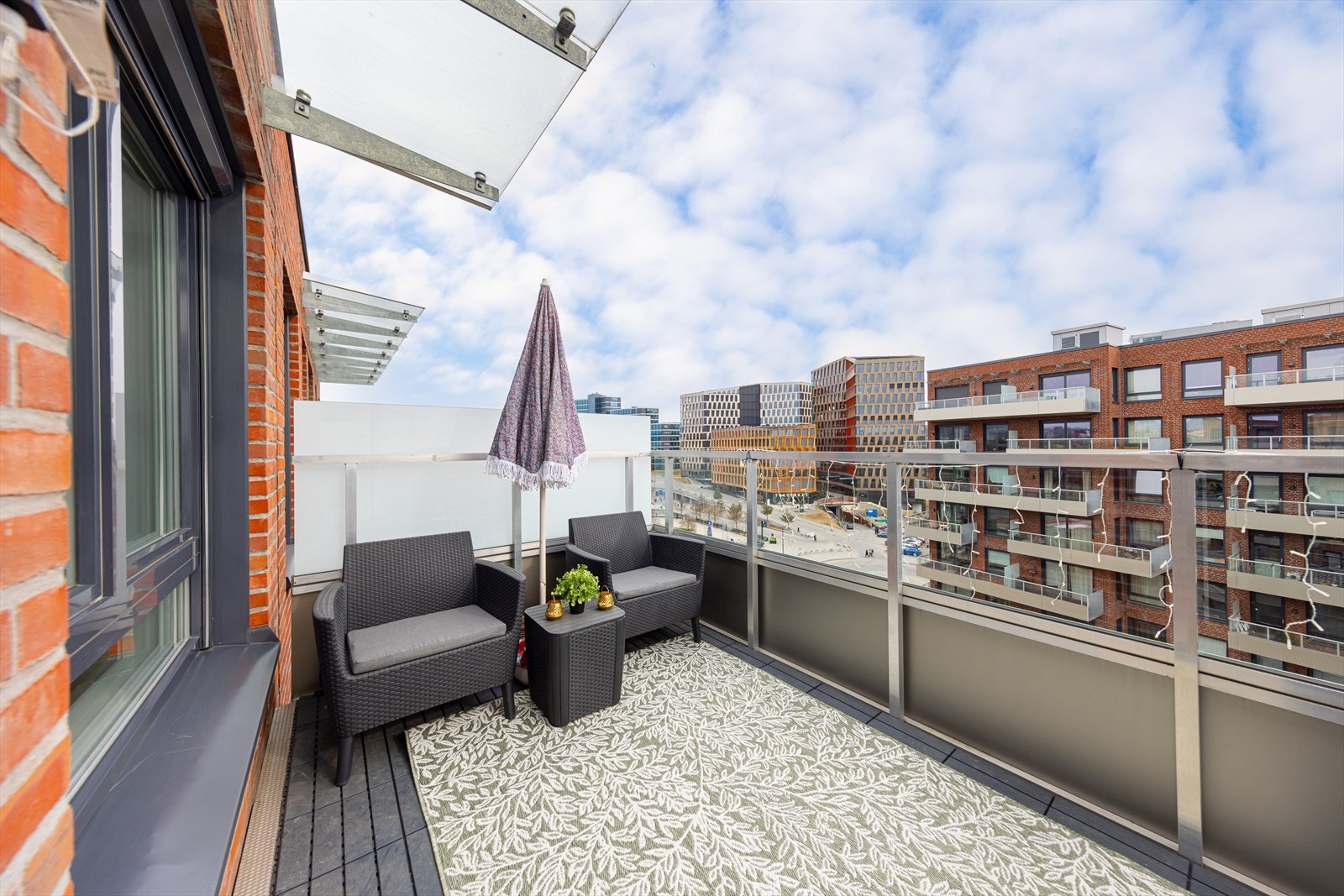 Utgang til en solrik balkong på hele 8 kvm Galleribilde