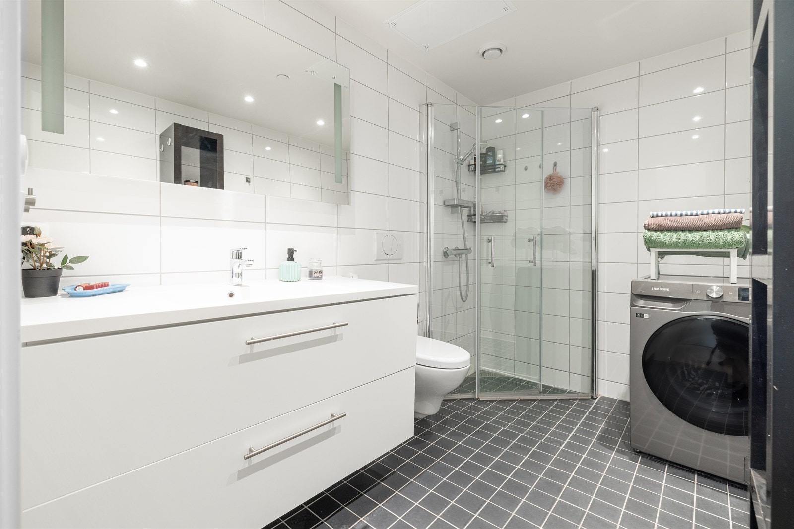 Pent flislagt bad av god størrelse Galleribilde