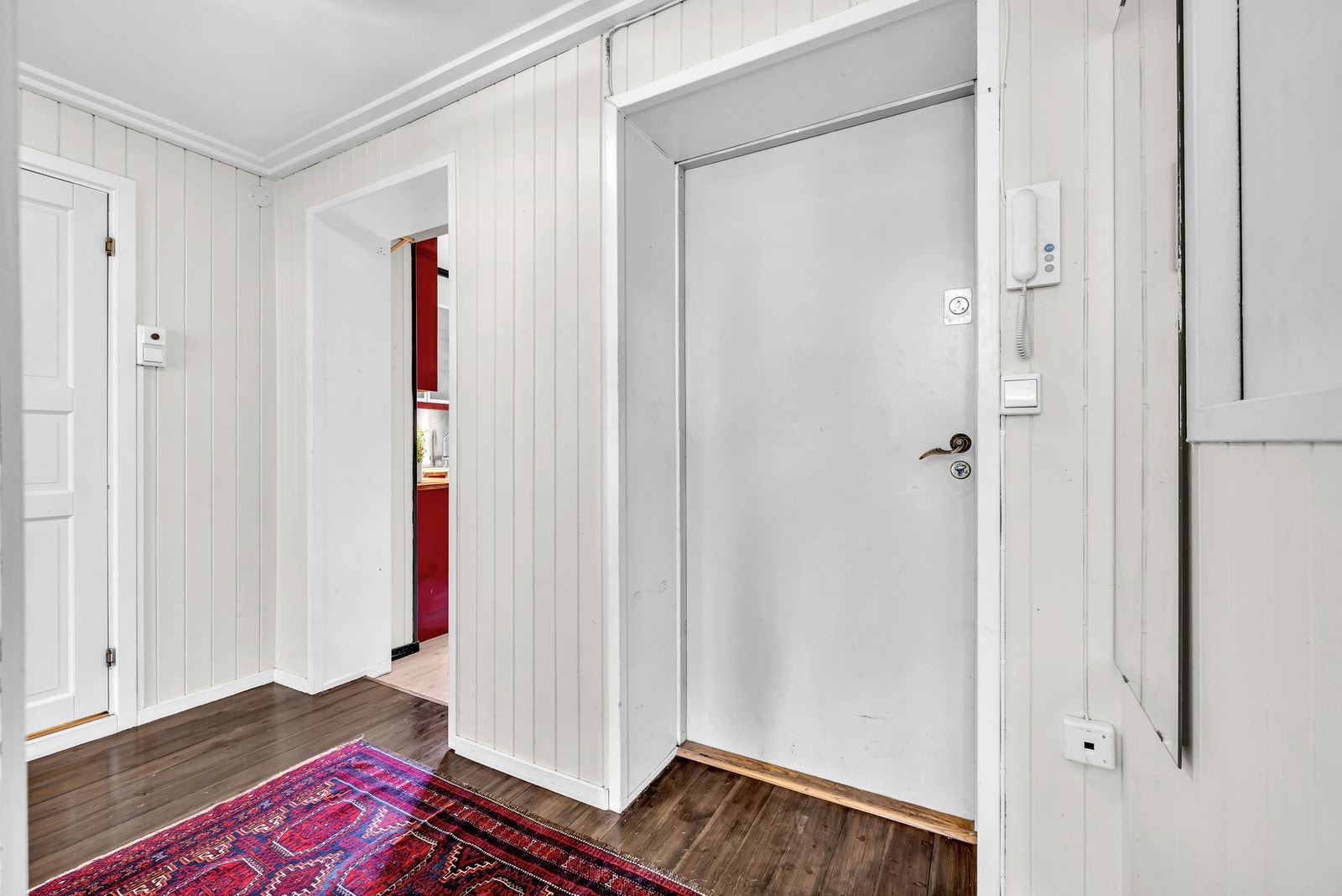 Entré med inngang videre til alle boligens rom. Galleribilde