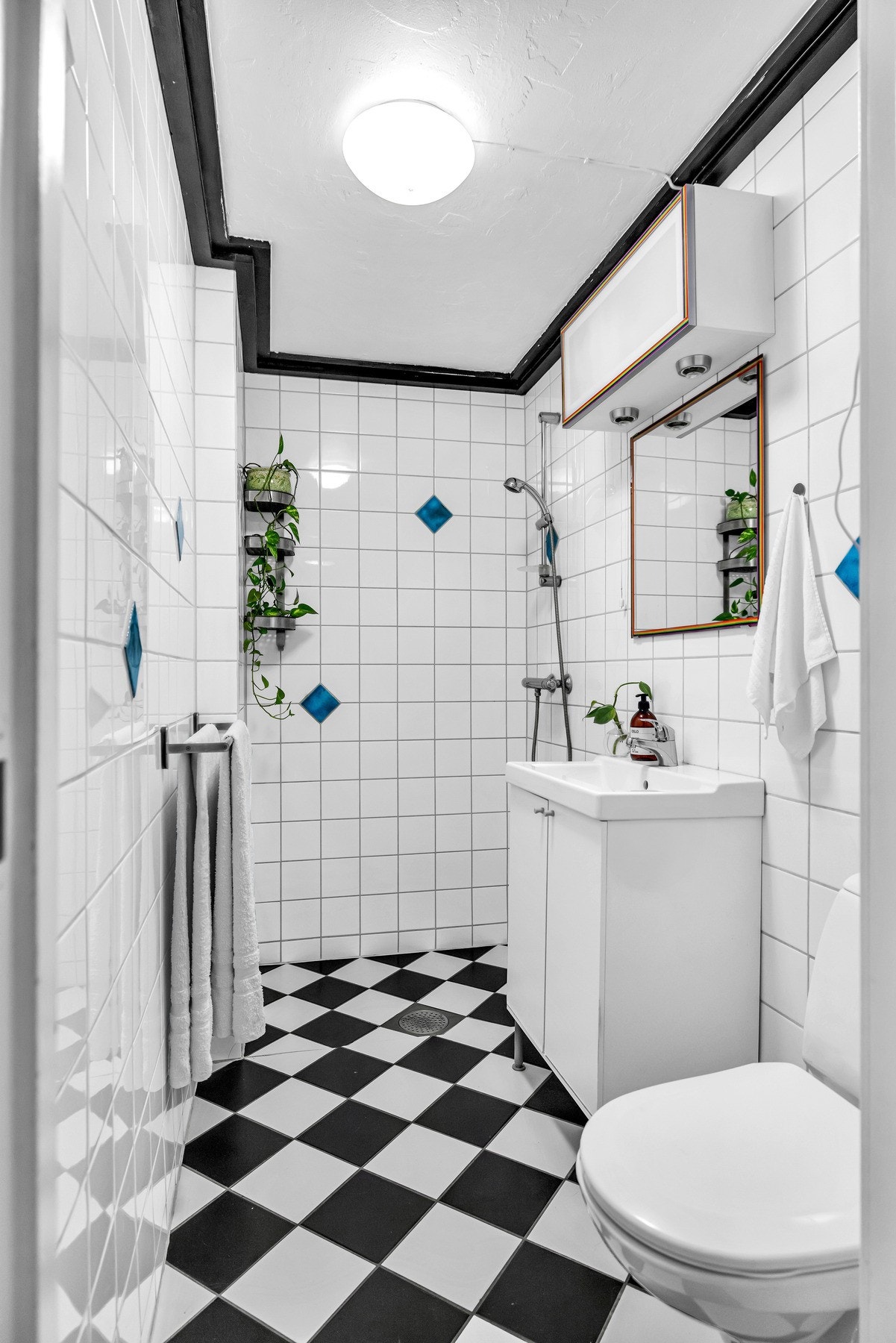 Flislagt baderom med varmekabler i gulv. Galleribilde