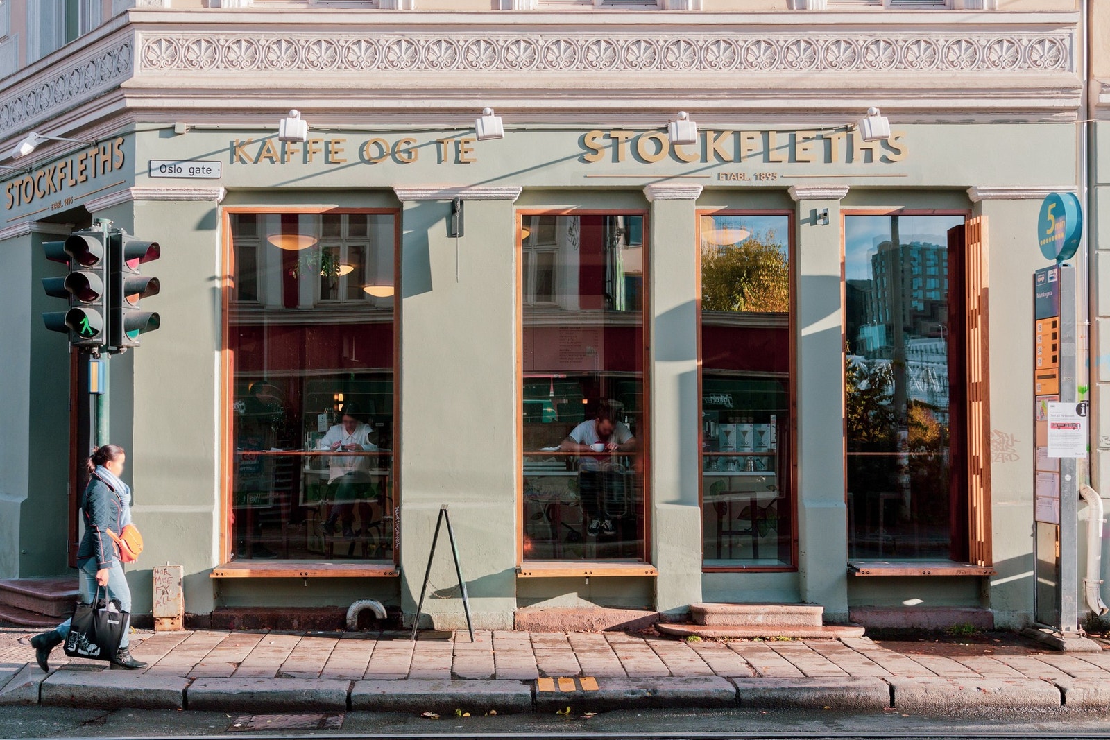 Flere kaffeer og restauranter i Schweigaards gate. Galleribilde