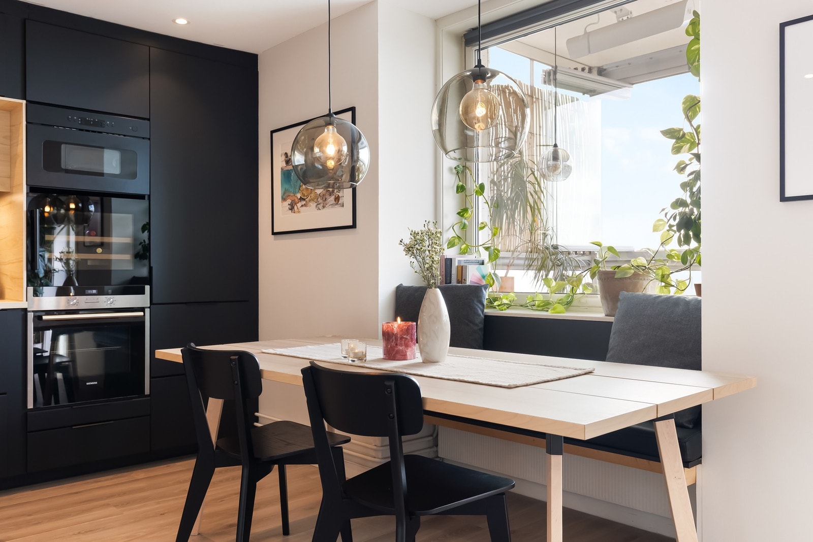 Stuen har også fin plass til spisebord. Galleribilde