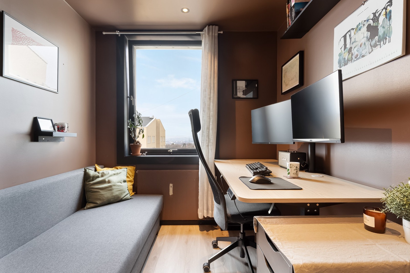 Soverom to har også plass til seng og oppbevaringsmøblement. Galleribilde