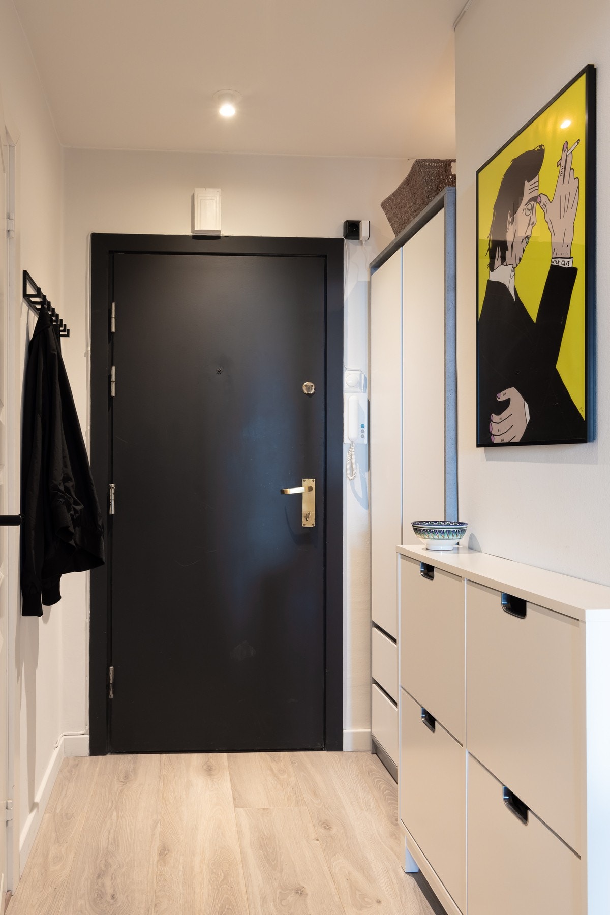 Enkel adkomst til boligen ved hjelp av heisen, men ønsker du å ta trappene går du opp til byggets toppetasje (12. etasje). Galleribilde