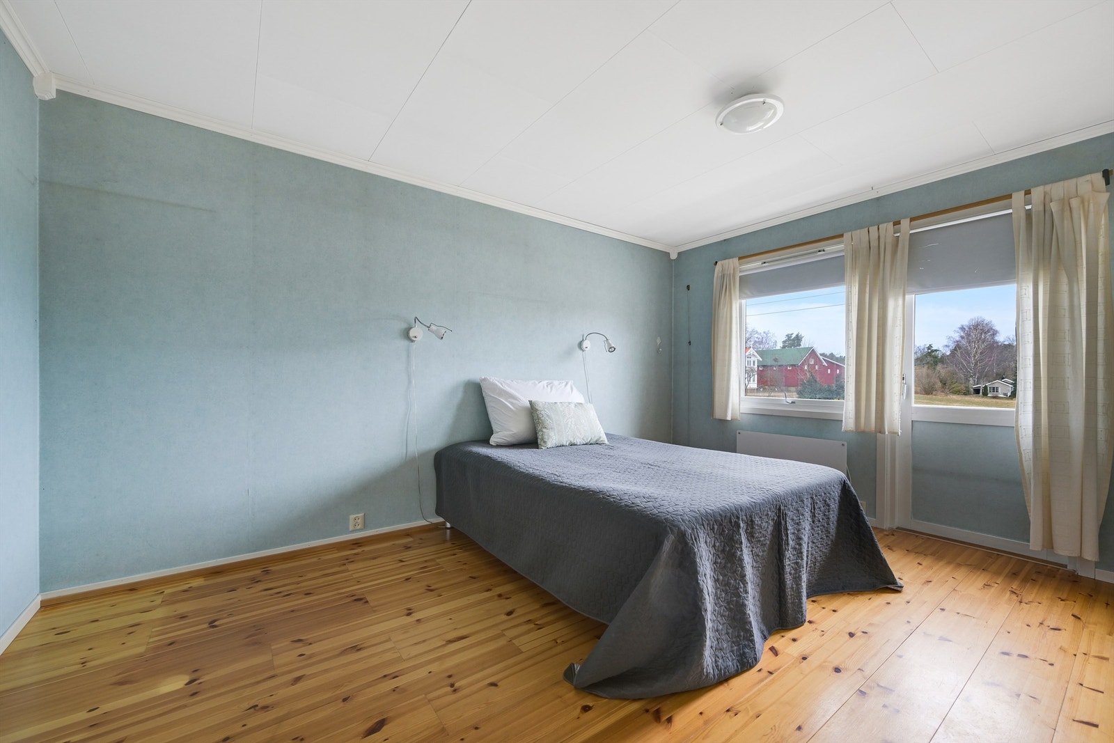 Fra rommet er det utgang til terrassen Galleribilde