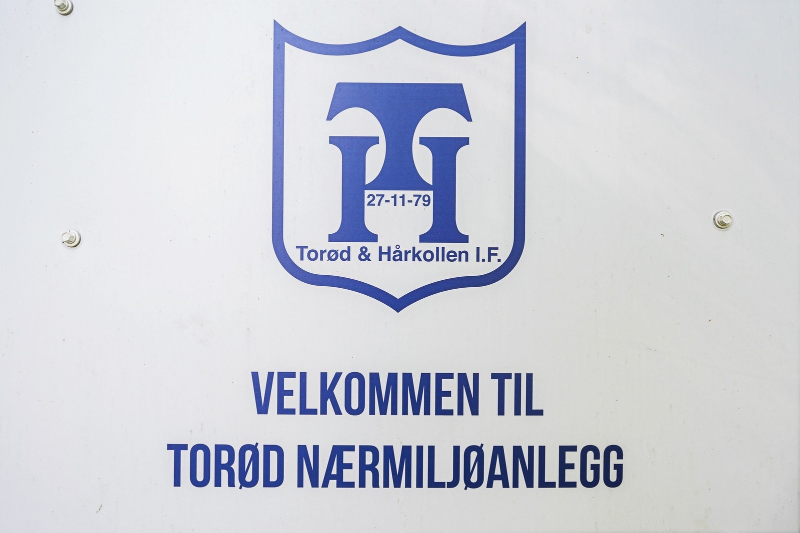 Torød har blitt kåret til ett av Norges flotteste nærsenter med både ski- og akebakke, stor badestrand og båthavn - og kanskje en av Norges flotteste skjærgårder rett utenfor. Det er gåavstand til alle disse fasilitetene fra eiendommen. Galleribilde