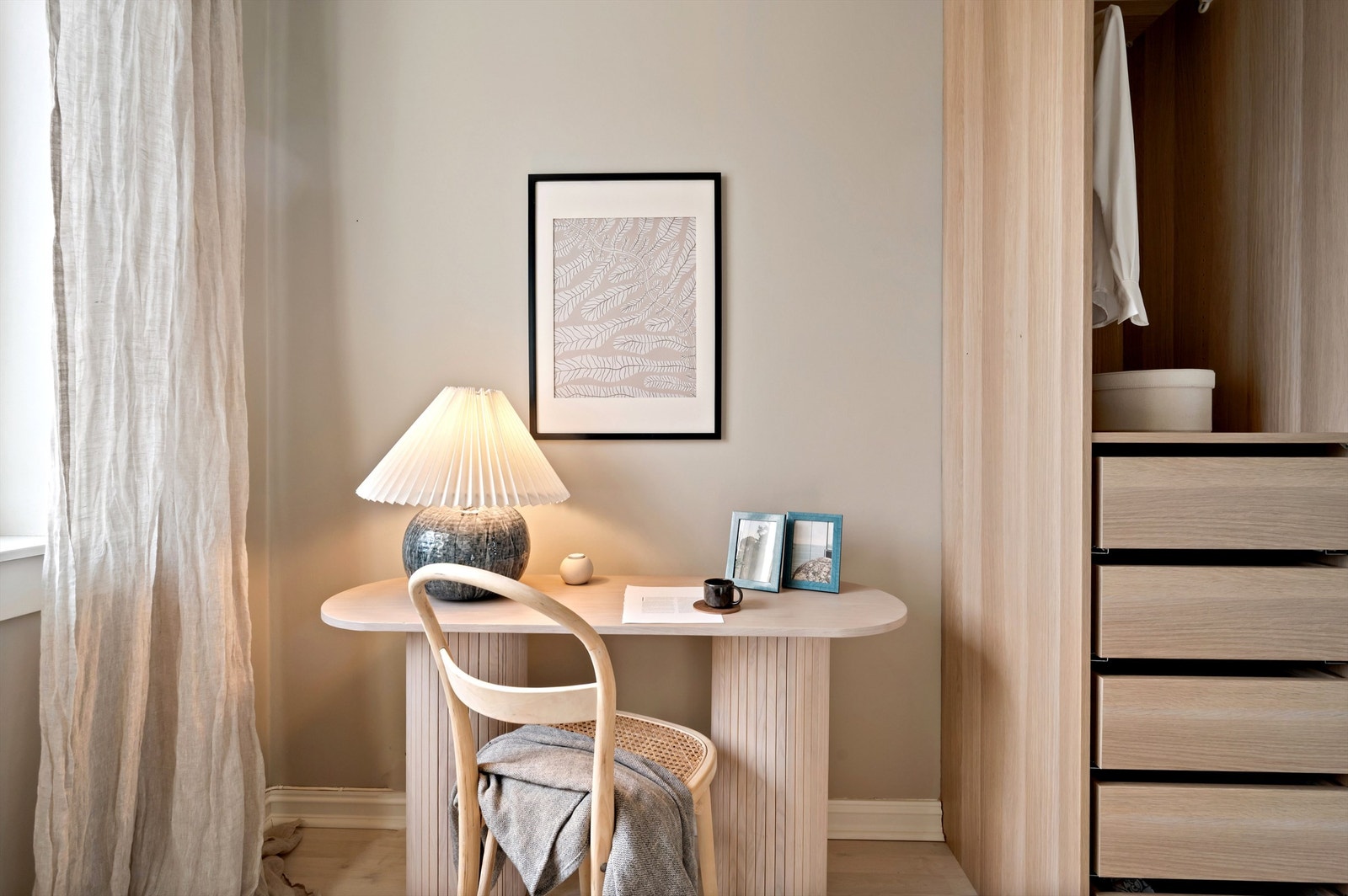 Her er det gode muligheter for å innrede med seng, pult eller annet ønskelig møblement. Galleribilde