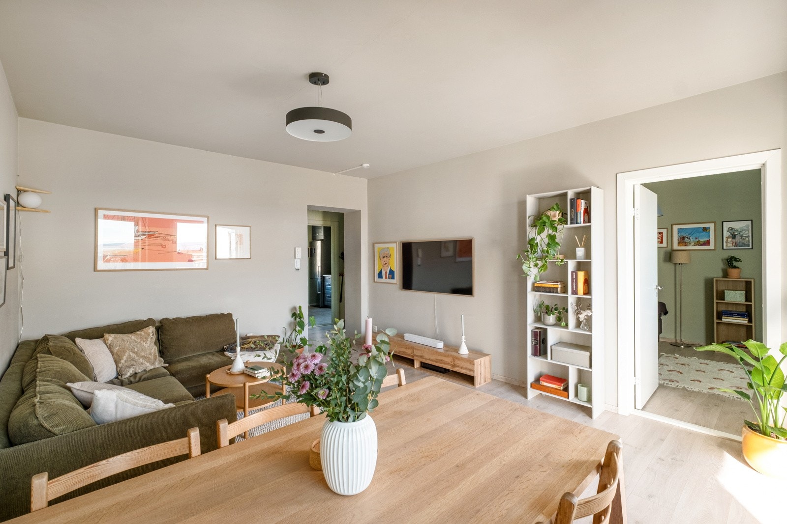 Det kan enkelt innredes ulike soner for både egentid og sosialt samvær. Galleribilde