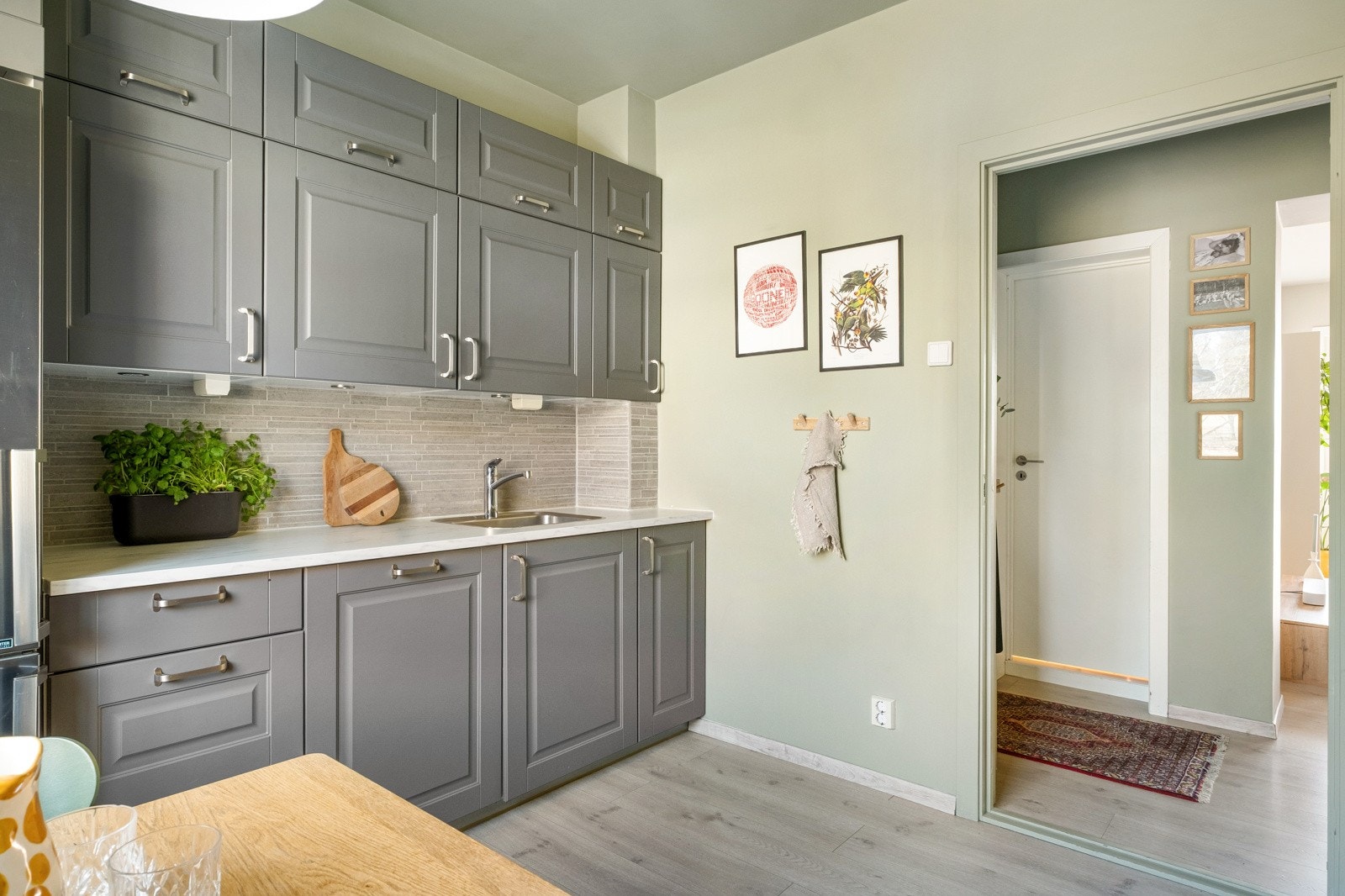 Kjøkkenet fikk ny benkeplate i 2023. Galleribilde