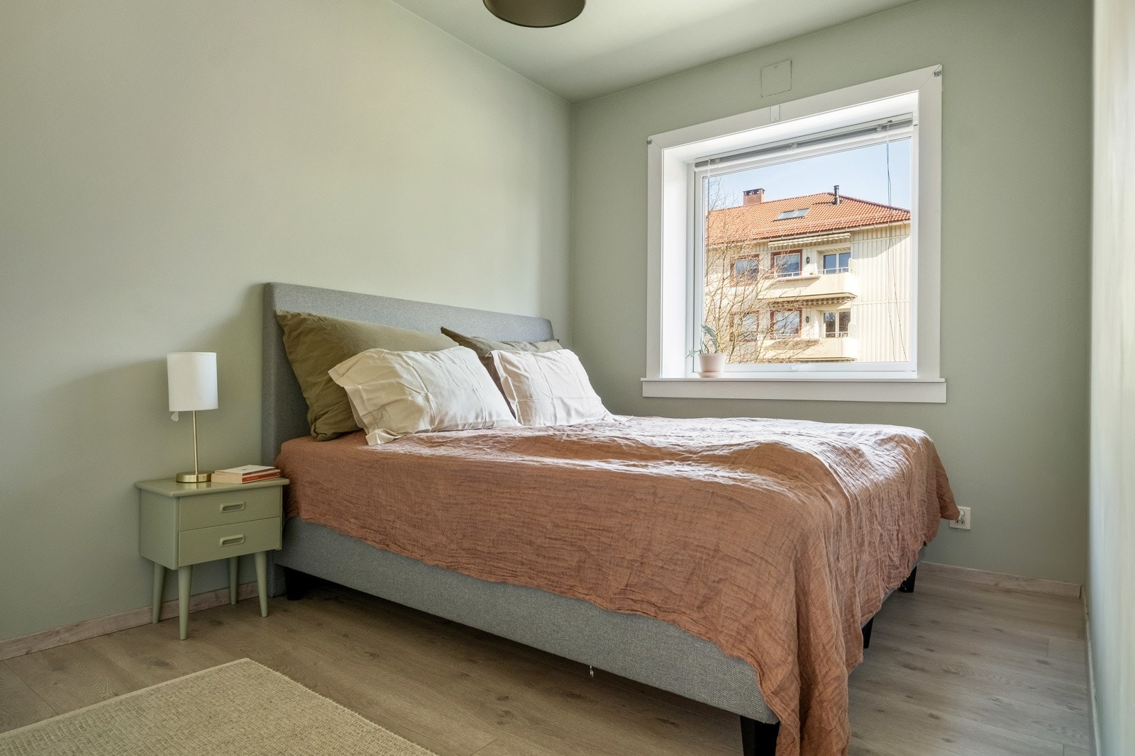 Hovedsoverommet har god plass til dobbeltseng. Galleribilde