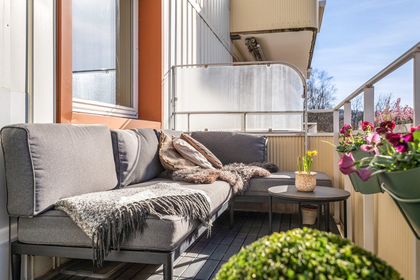 Balkongen er vestvendt og har meget gode solforhold. Galleribilde