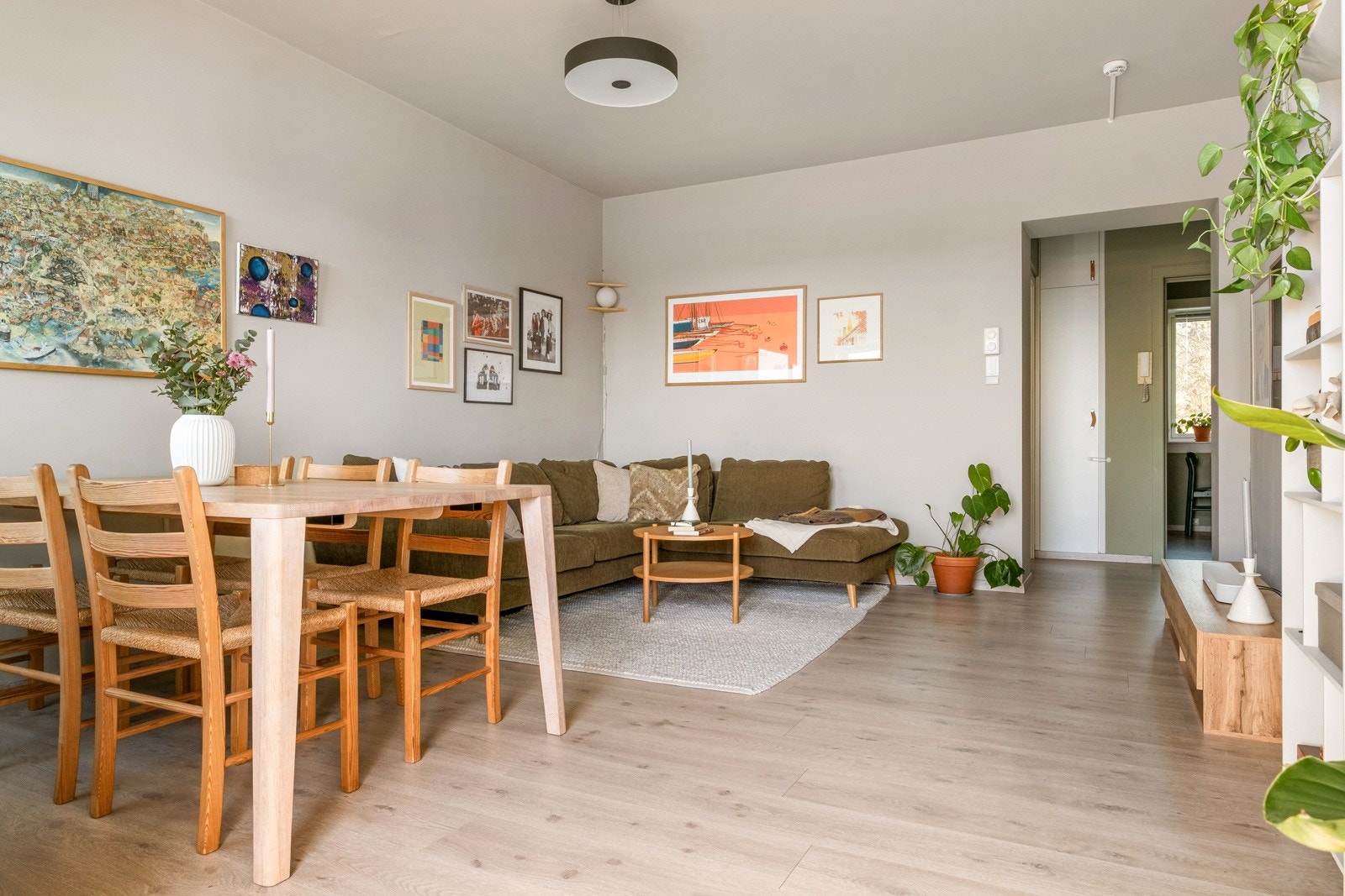 Det er en nydelig fargepalett i boligen. Galleribilde