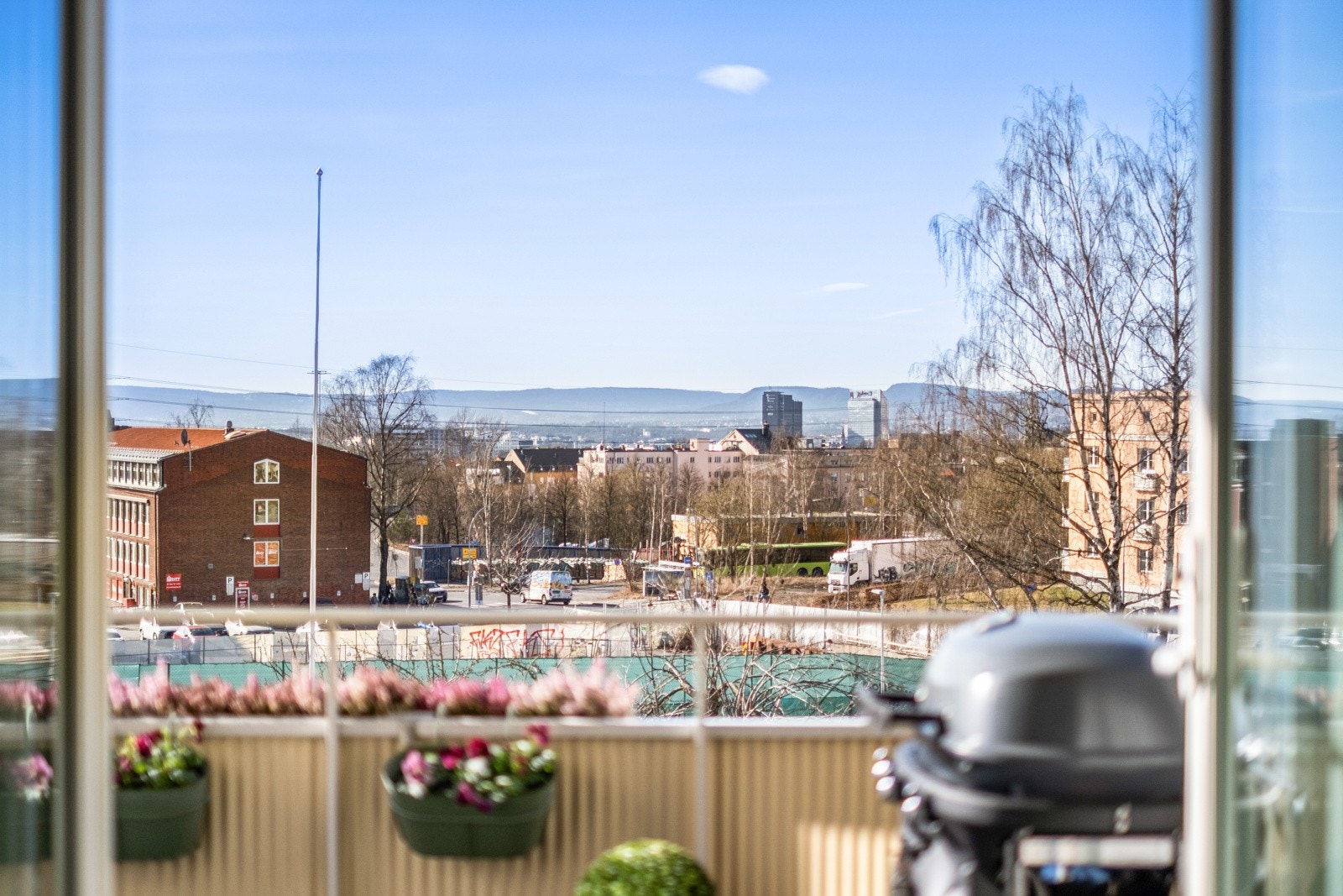 Fra balkongen er det fin utsikt. Galleribilde