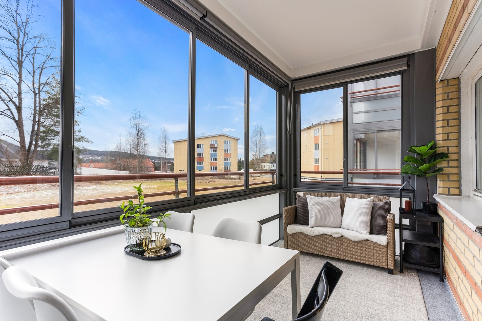 Perfekt for morgenkaffen eller en rolig kveld med utsikt over nærområdet. Galleribilde