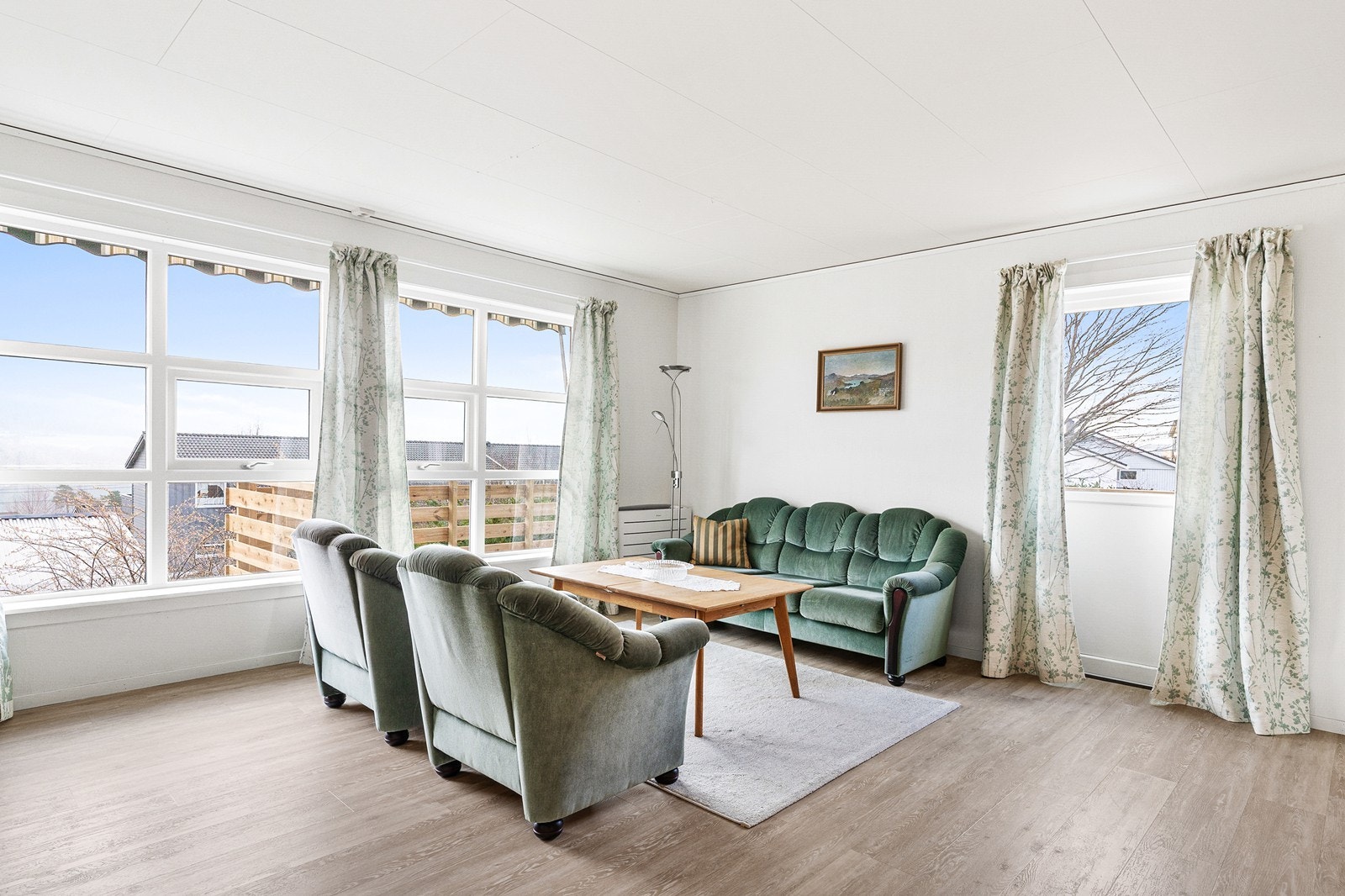 Stuen er av god størrelse med rikelig av plass til ønsket innredning. Galleribilde