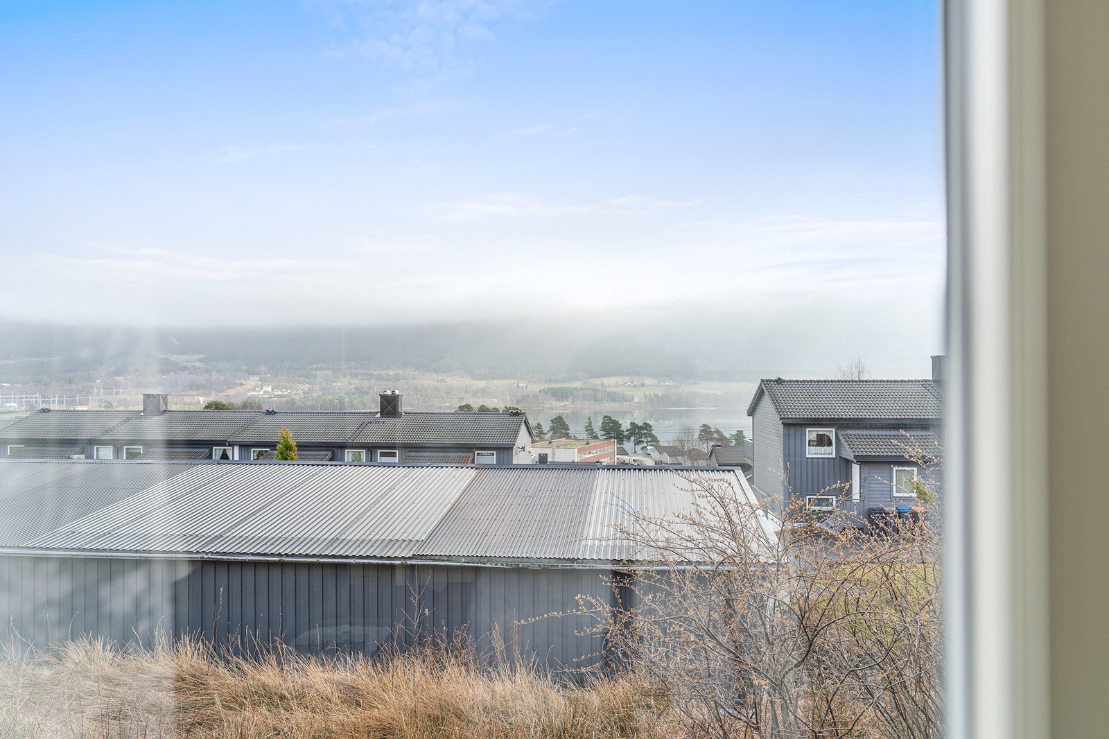 Utsikten fra stuevinduene. Galleribilde