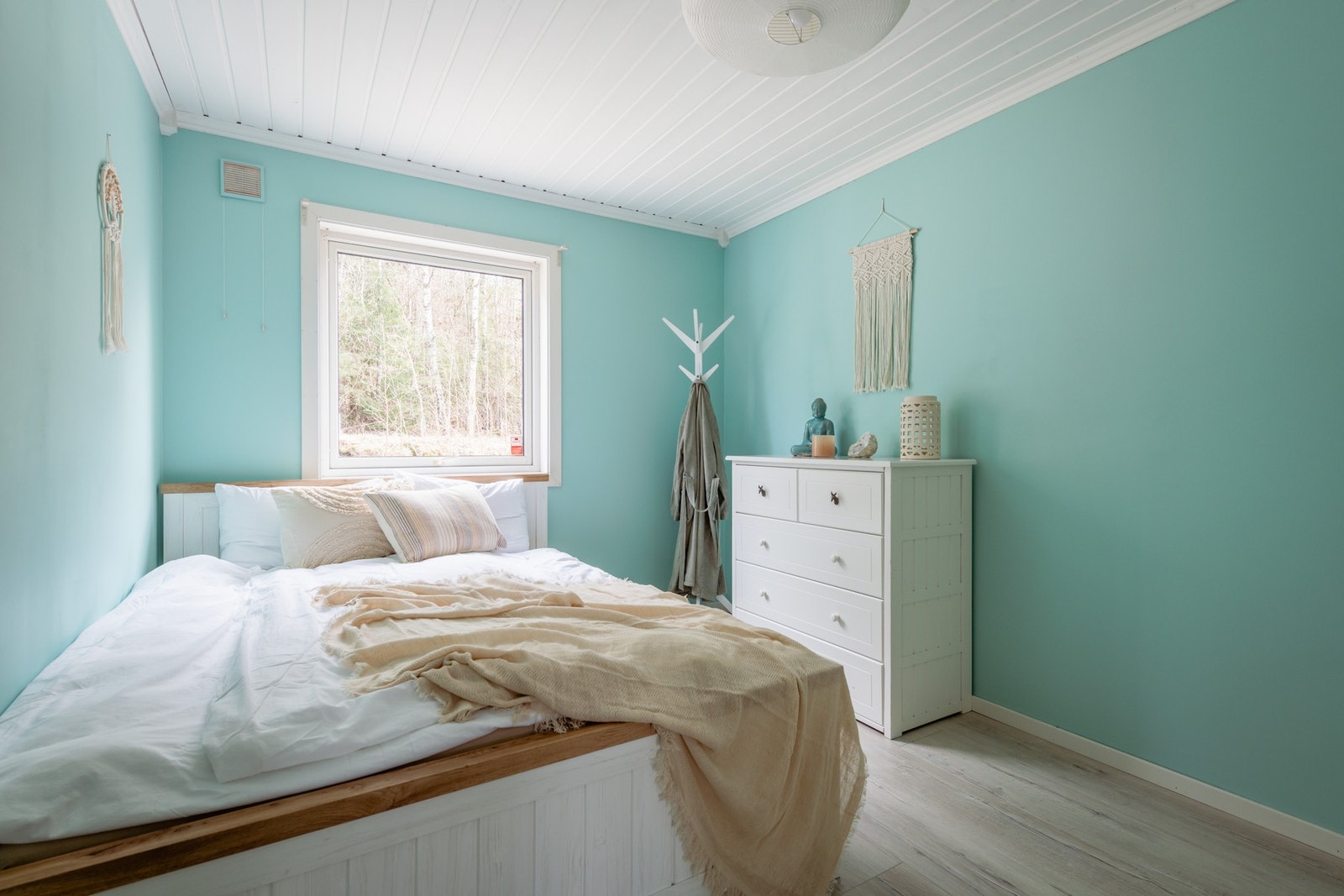 Boligen har to fine og lyse soverom på hhv 8,9 og 10,6 kvm Galleribilde