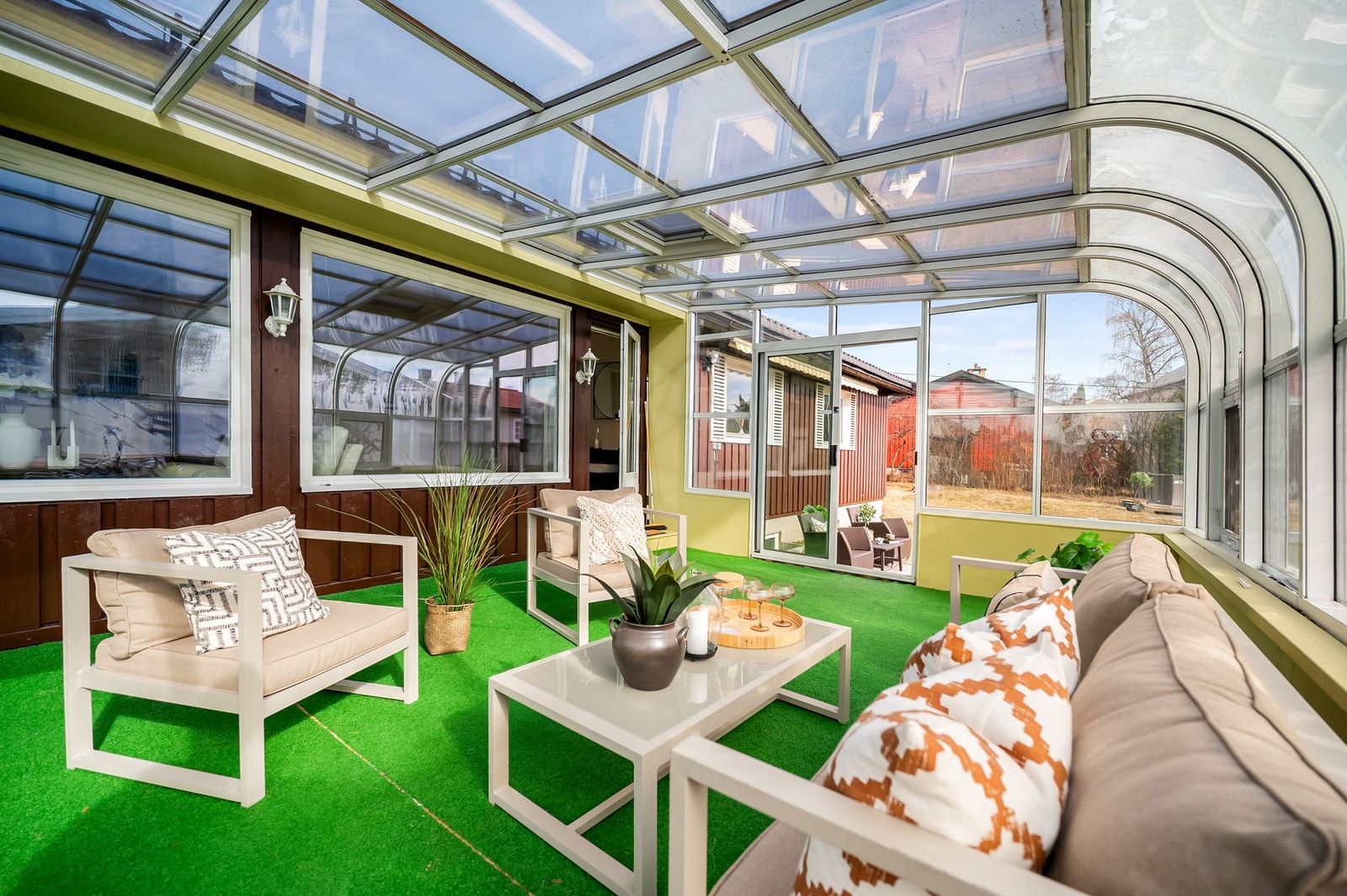 Terrassen er ikke byggemeldt og godkjent hos kommunen. Galleribilde