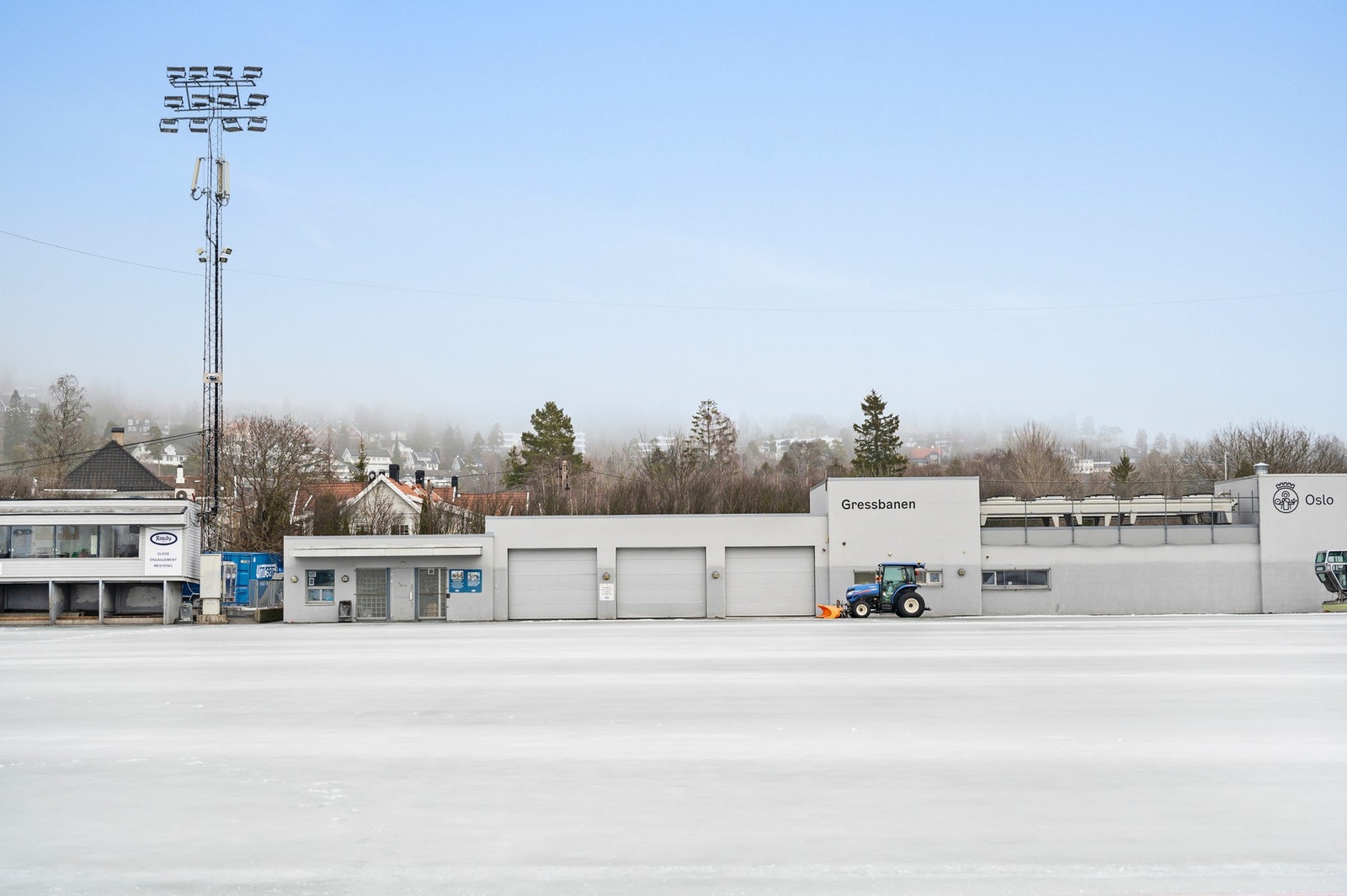 Det er kun 1 minutts gange til bussholdeplassen Gressbanen hvor busslinje 45 tar seg til Majorstuen på ca. 10 minutter Galleribilde