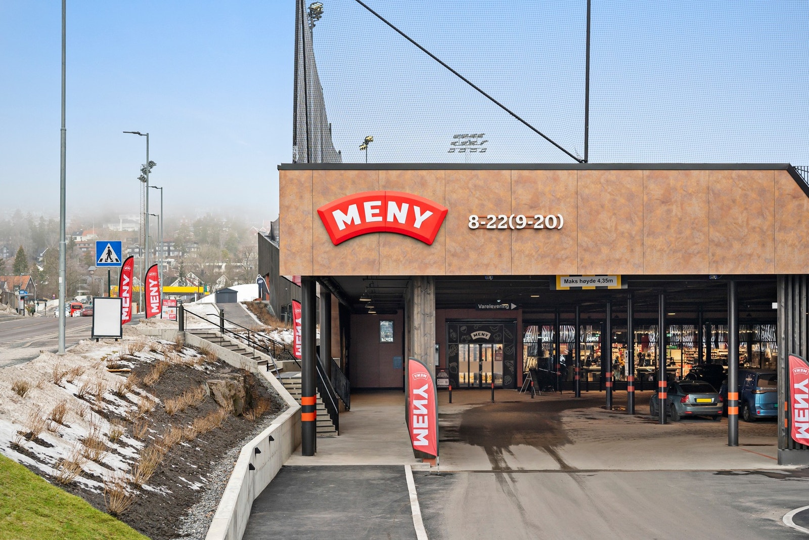 Nyåpnet og innholdsrik Meny-butikk i gangavstand fra boligen. Galleribilde
