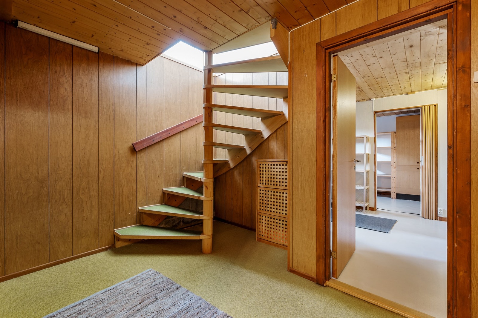 Boligen har en stor underetasje, med potensial. Galleribilde