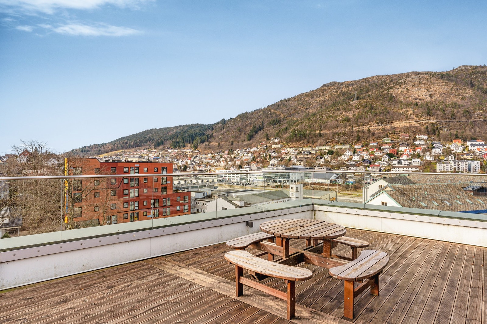 Sameiet har to felles takterrasser som begge er romslig med gode solforhold! Galleribilde