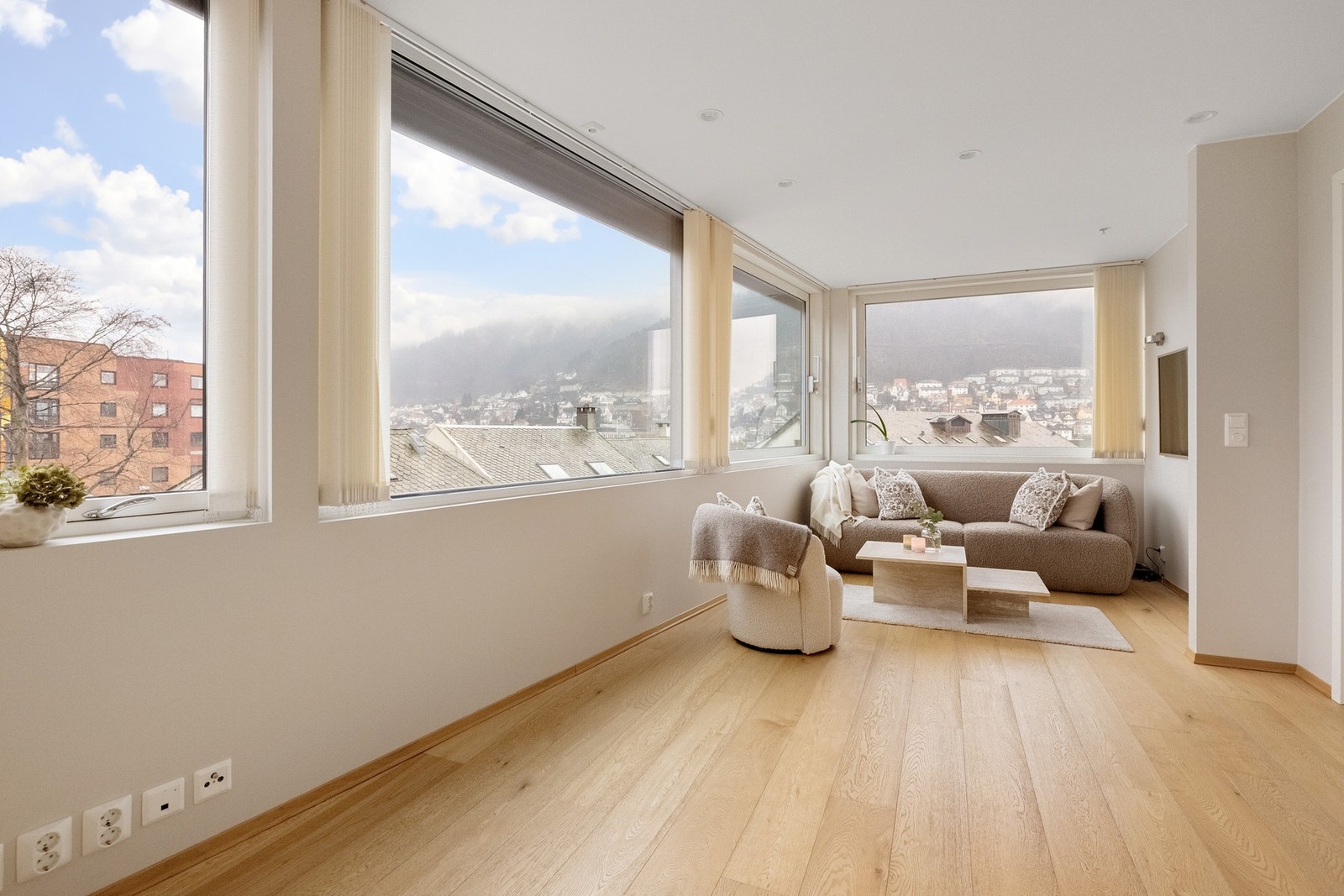 Det er fjernvarme i alle gulv foruten om soverommet. Galleribilde