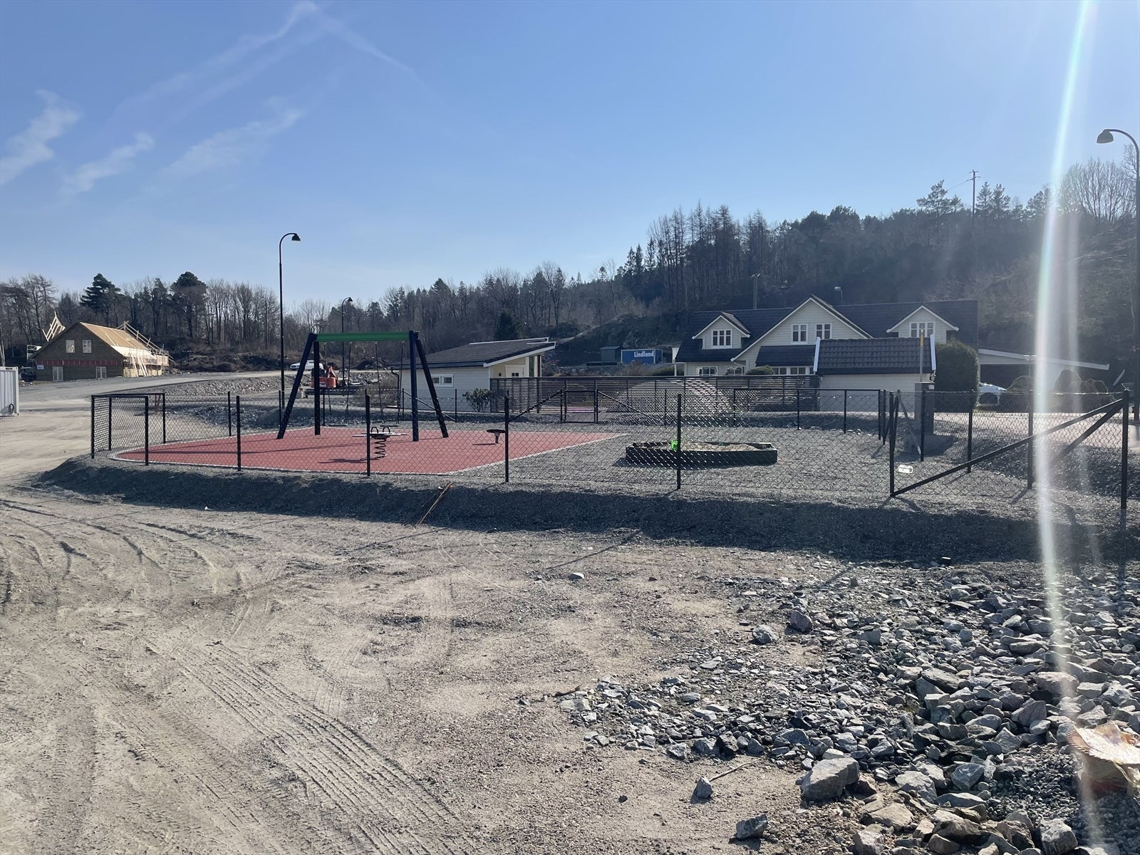 Lekeplass i feltet Galleribilde