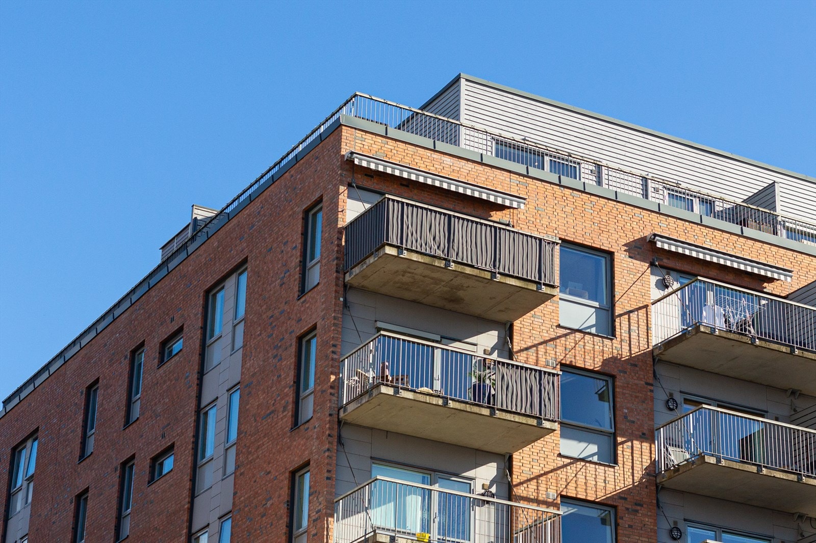 Leiligheten ligger høyt og fritt på hjørnet i byggets 6. etg. med heis Galleribilde