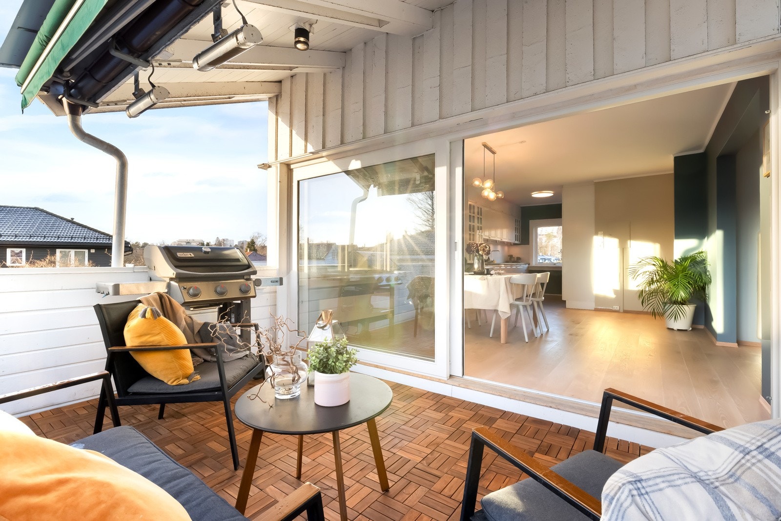 Utgang til veranda fra spisestuen. Galleribilde