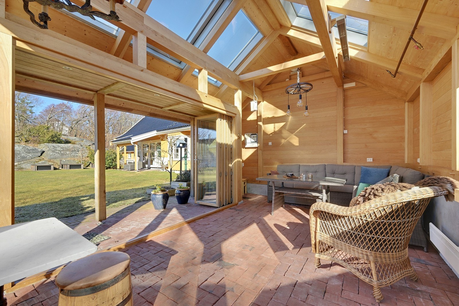 Det er god takhøyde og flotte vinduer. Galleribilde