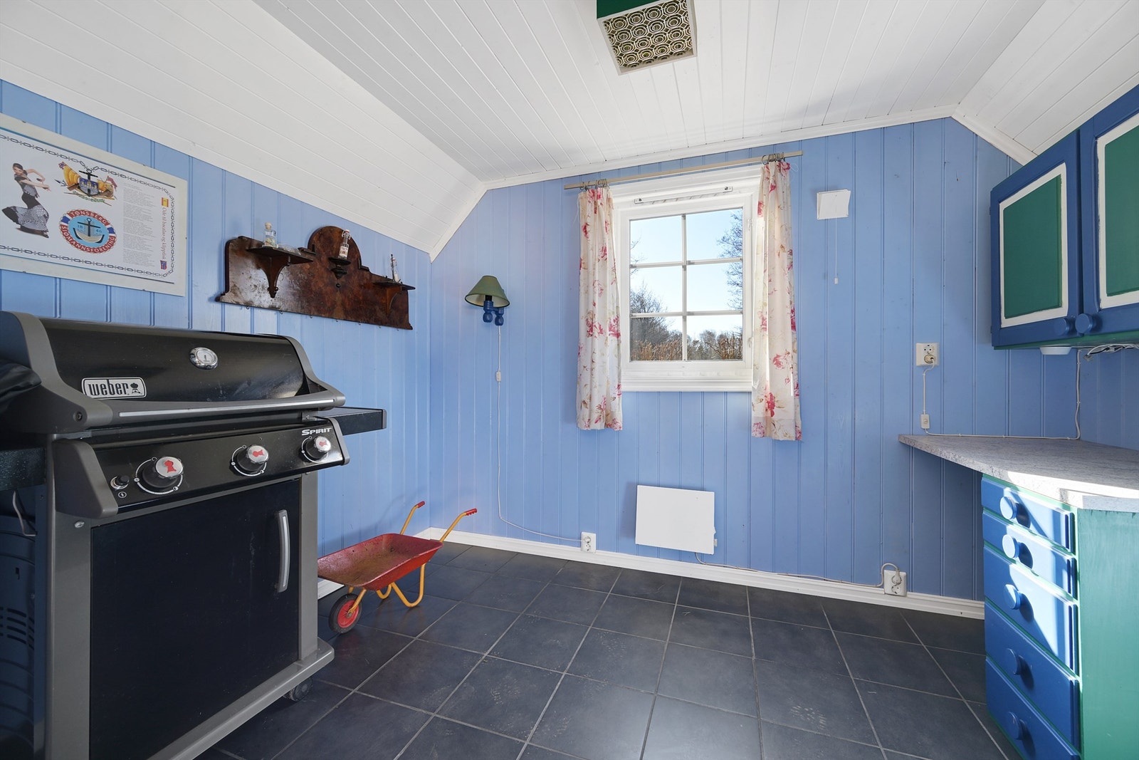 Frittstående bod. Galleribilde