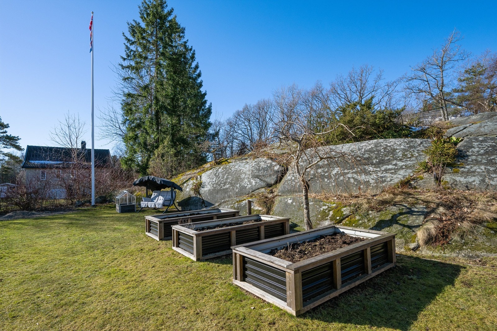 Hagen er velholdt og det er masse flott beplantning. Galleribilde