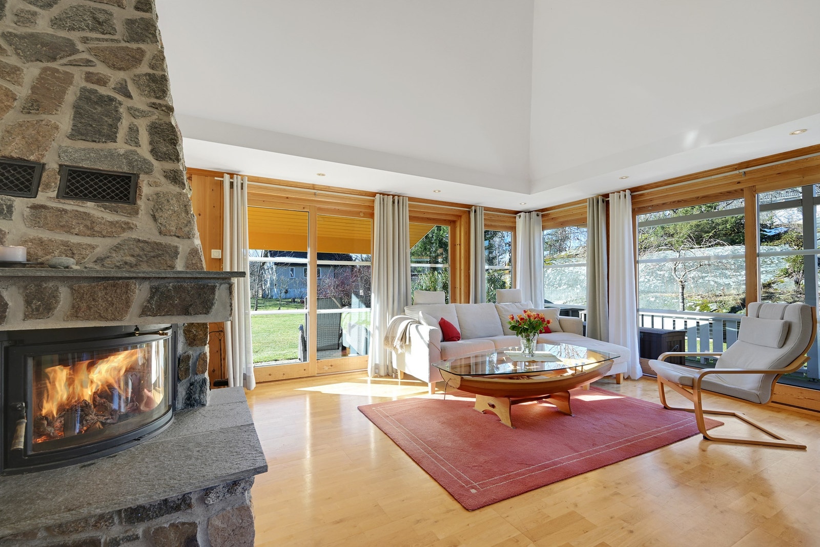 Hyggelig og innbydende stue med god plass. Galleribilde