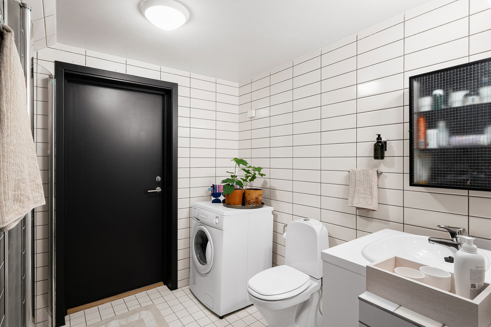 Opplegg for vaskemaskin og tørketrommel. Galleribilde