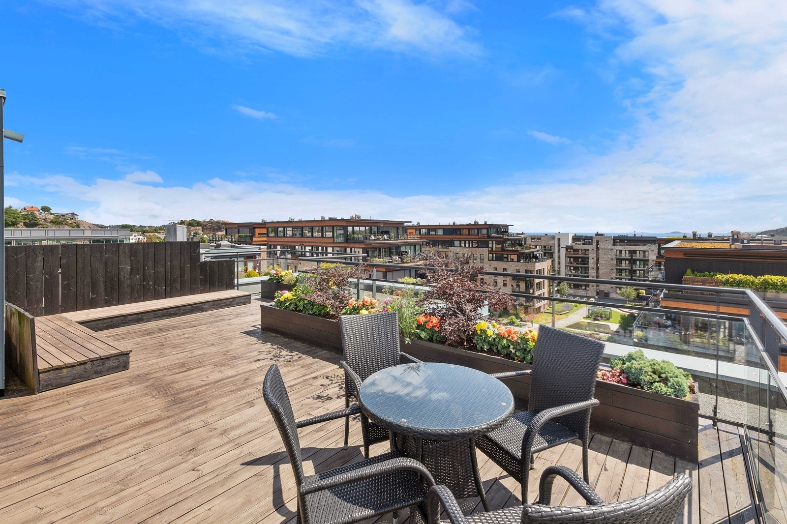 I sameiet finner du en stor solrik takterrasse til glede for alle beboerne. Galleribilde