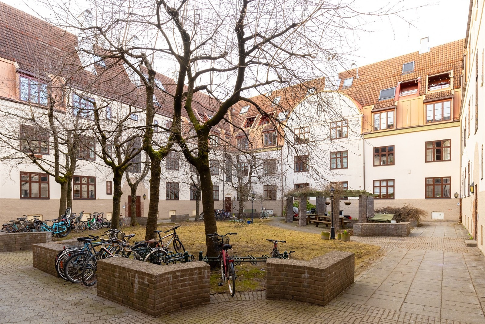 Idyllisk beliggenhet på Bjølsen med kort avstand til Bjølsenhallen med Meny, Apotek og Mestergrønn Galleribilde