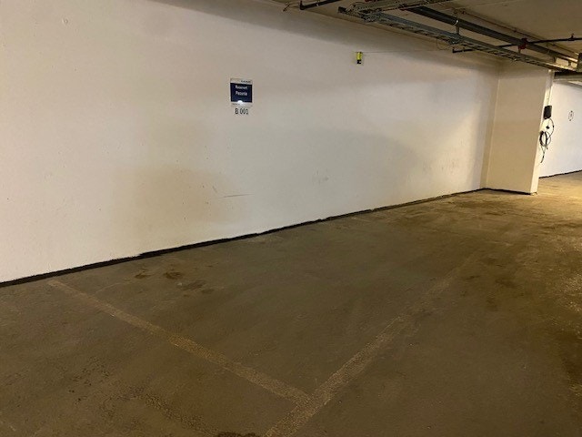 Plass nr. B001 - Bredde 2,0/2,9 m og lengde 4 meter. Plass nr . Plassen er skrå og har vanskelig adkomst for bil og passer utmerket for MC. Galleribilde